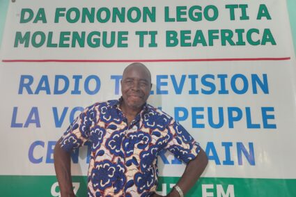 Fidèle Gouandjika, maître d’antenne d’une radio qui façonne la parole publique