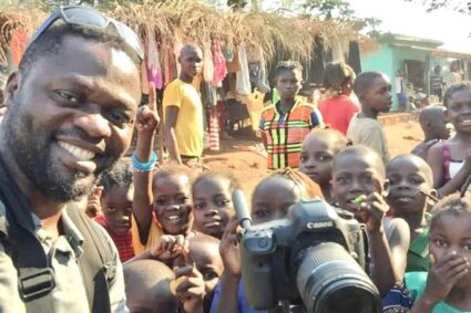   ZIGOTO TCHAYA TCHAMENI : la voix de la première ligne – Chronique d’un conteur des zones de guerre  